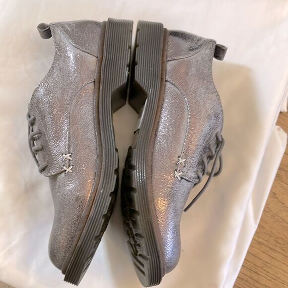 COOLWAY PEWTER LACE OXFORDS. NEW IN BOX - Picture 3 of 8